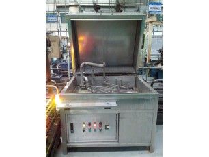 上翻蓋式旋轉(zhuǎn)噴淋清洗機(jī)